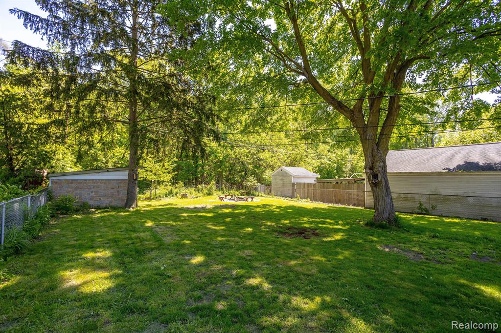 21706 Power Road Farmington Hills, MI 48336 - Photo 10 of 27