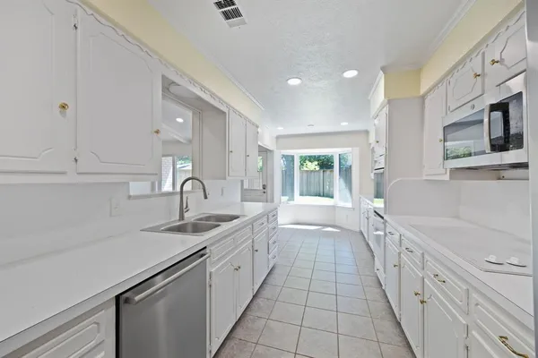 $3,250 | 527 Twilight Trail, Richardson, TX 75080