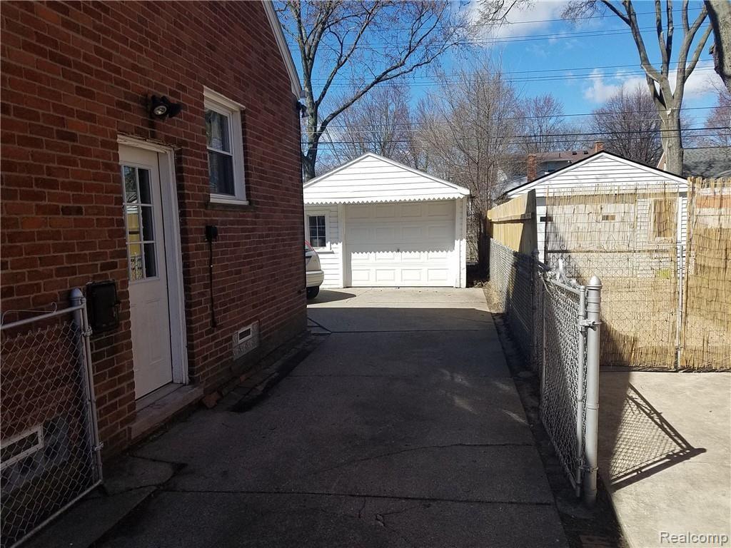 9583 Inkster Road Livonia, MI 48150 - Photo 26 of 27 Garage