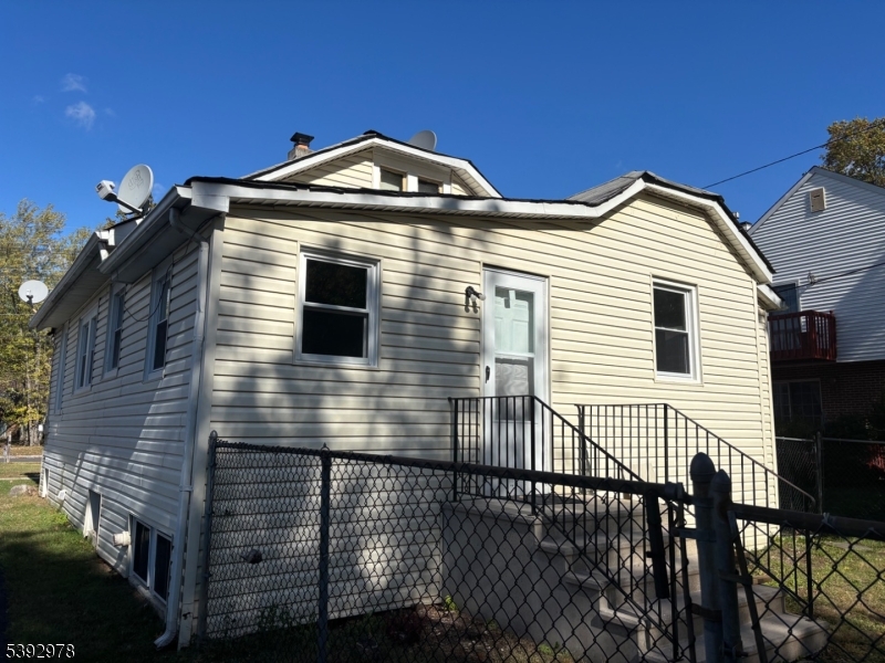 41 Poplar Road Piscataway, NJ 08854 - Photo 5 of 14 a front view of a house with a balcony