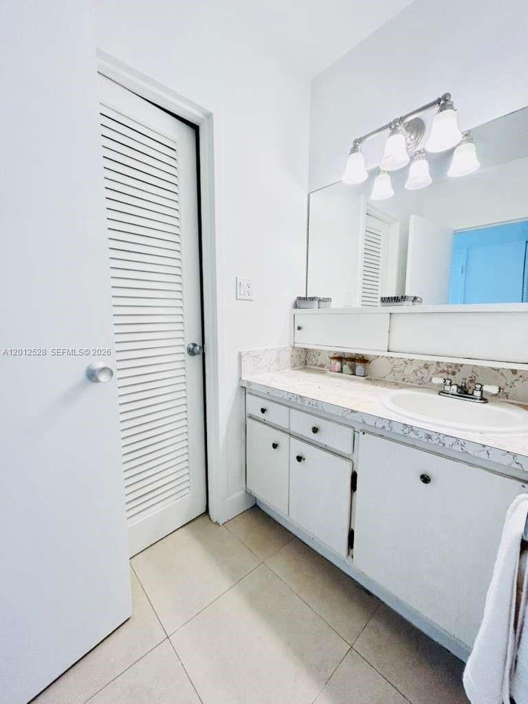 100 Lincoln Road, Unit 1009 Miami Beach, FL 33139 - Photo 6 of 10 Photo 6