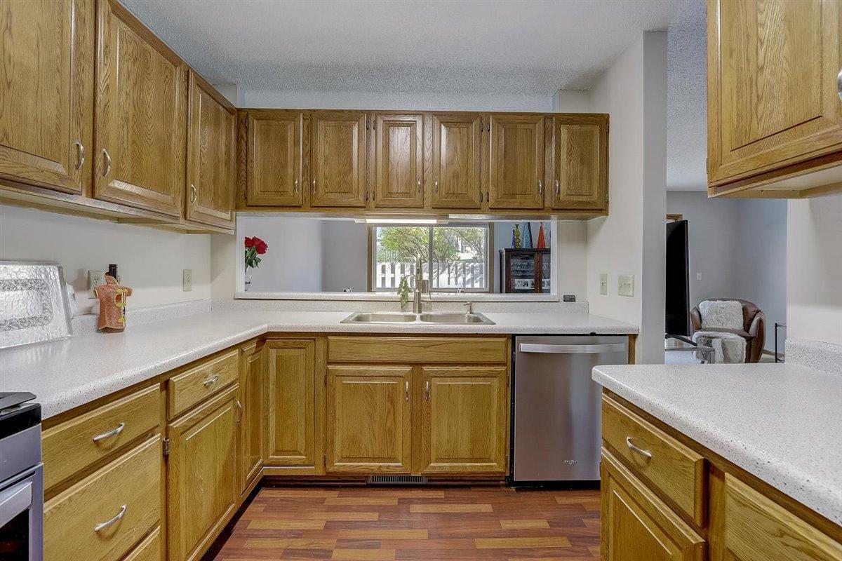 9122 Neill Lake Road Eden Prairie, MN 55347 - Photo 8 of 49