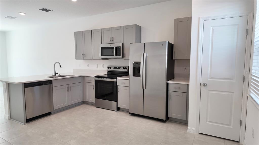 2937 Skyline Loop Kissimmee, FL 34758 - Photo 3 of 24
