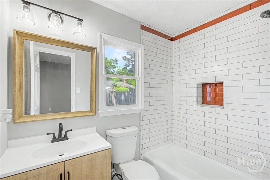 135 Backshell Road Savannah, GA 31404 - Photo 25 of 41 Primary bathroom