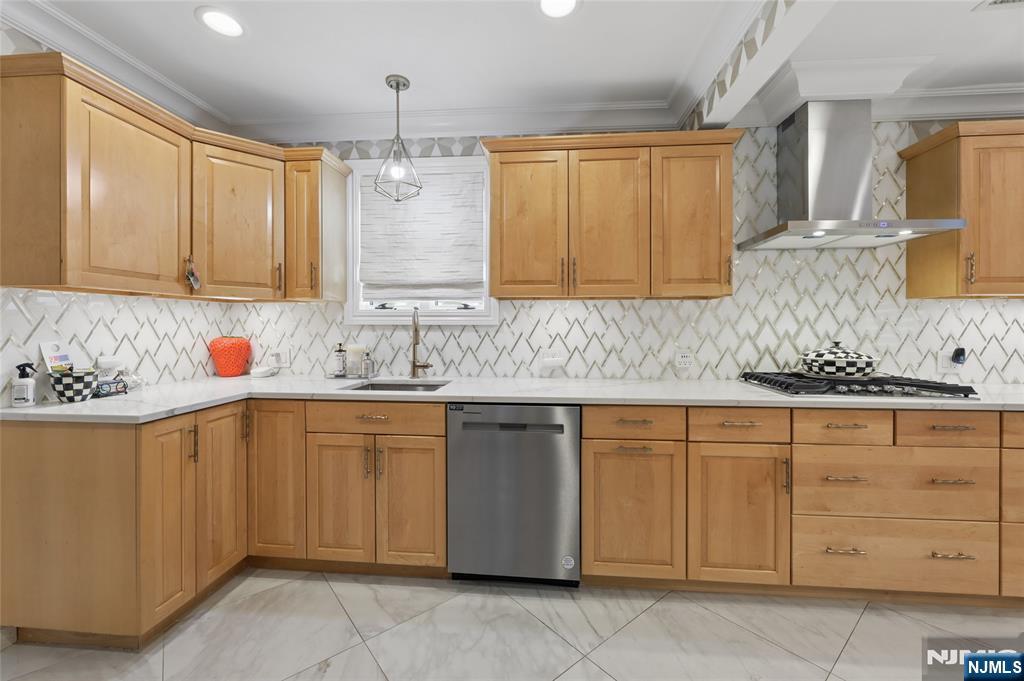 1474 Windsor Road Teaneck, NJ 07666 - Photo 18 of 41