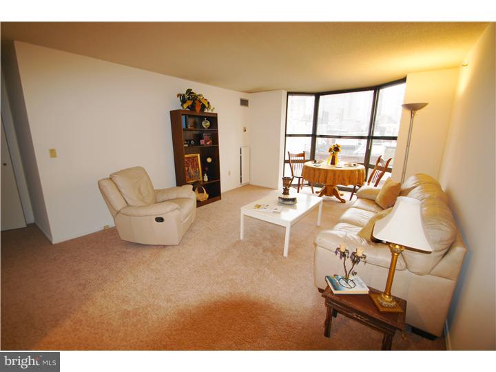 2020 Walnut Street, Unit 6C Philadelphia, PA 19103 - Photo 2 of 21 Living Room