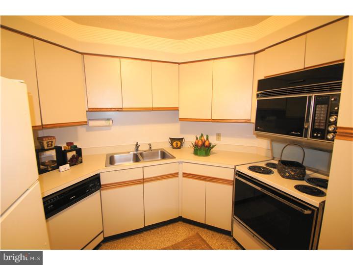 2020 Walnut Street, Unit 6C Philadelphia, PA 19103 - Photo 12 of 21 Kitchen