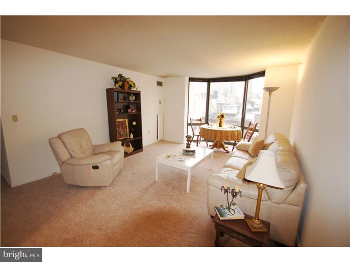 2020 Walnut Street, Unit 6C Philadelphia, PA 19103 - Photo 6 of 21 Living Room