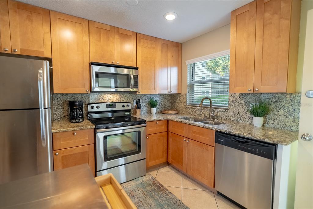 925 Beach Road, Unit 107 Sarasota, FL 34242 - Photo 6 of 31 Gallery Image 6