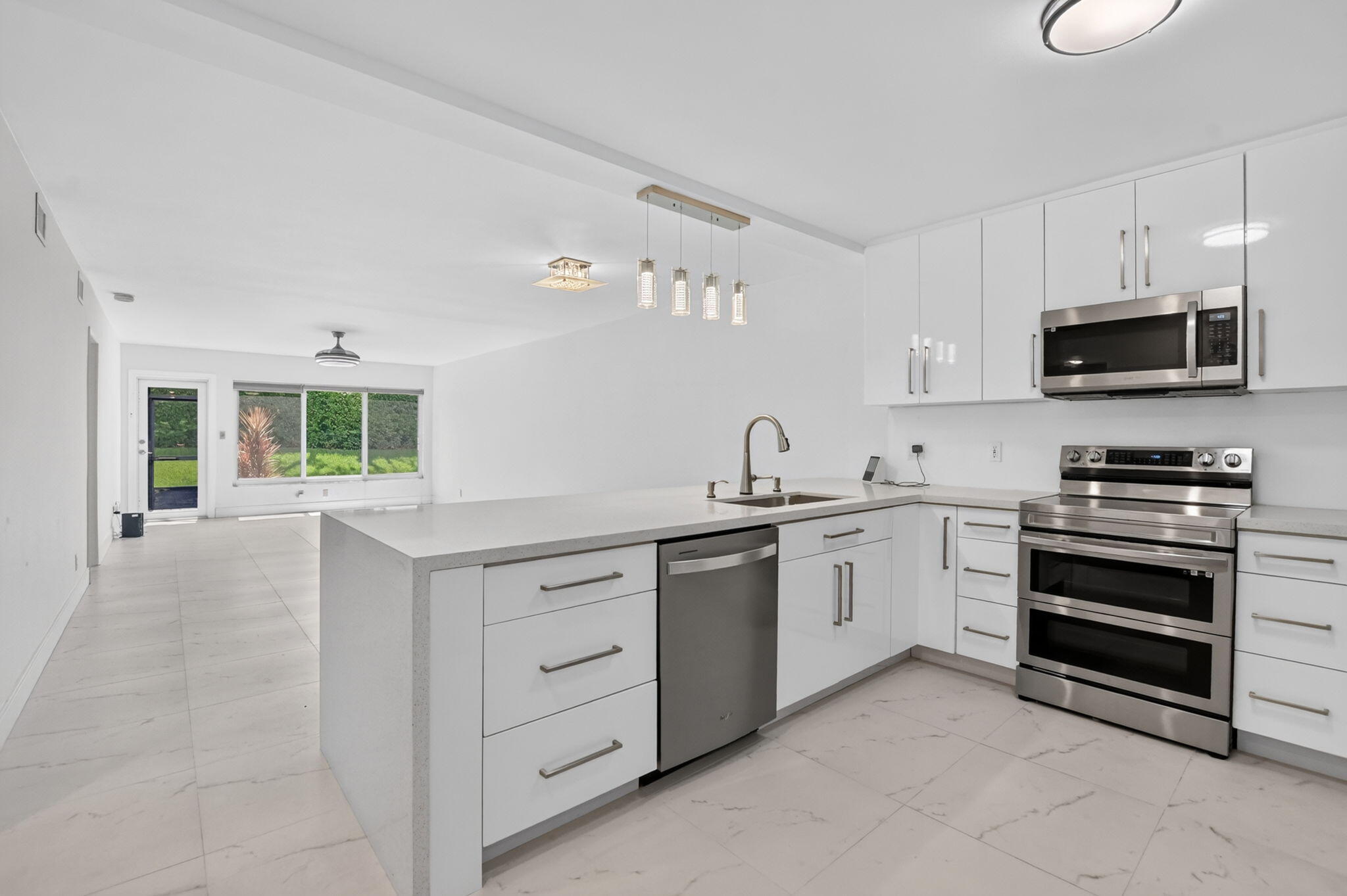 9095 Flynn Circle, Unit 6 Boca Raton, FL 33496 - Photo 8 of 52 8-web-or-mls-DSC_2920