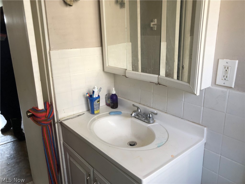 3581 Avalon Road Cleveland, OH 44120 - Photo 5 of 11