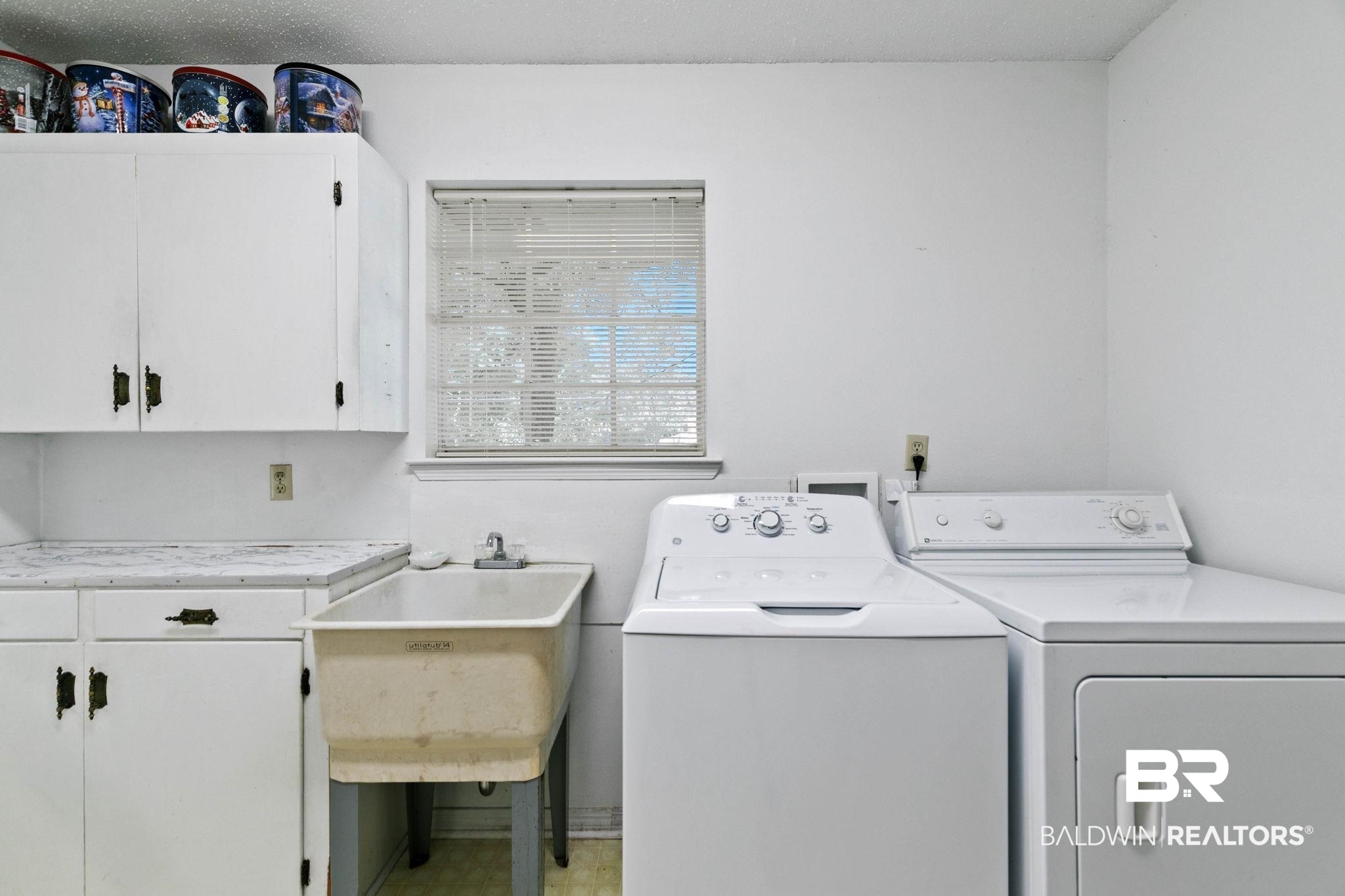752 Evergreen Street Fairhope, AL 36532 - Photo 38 of 100 Washroom with cabinet space and washer and clothes dryer