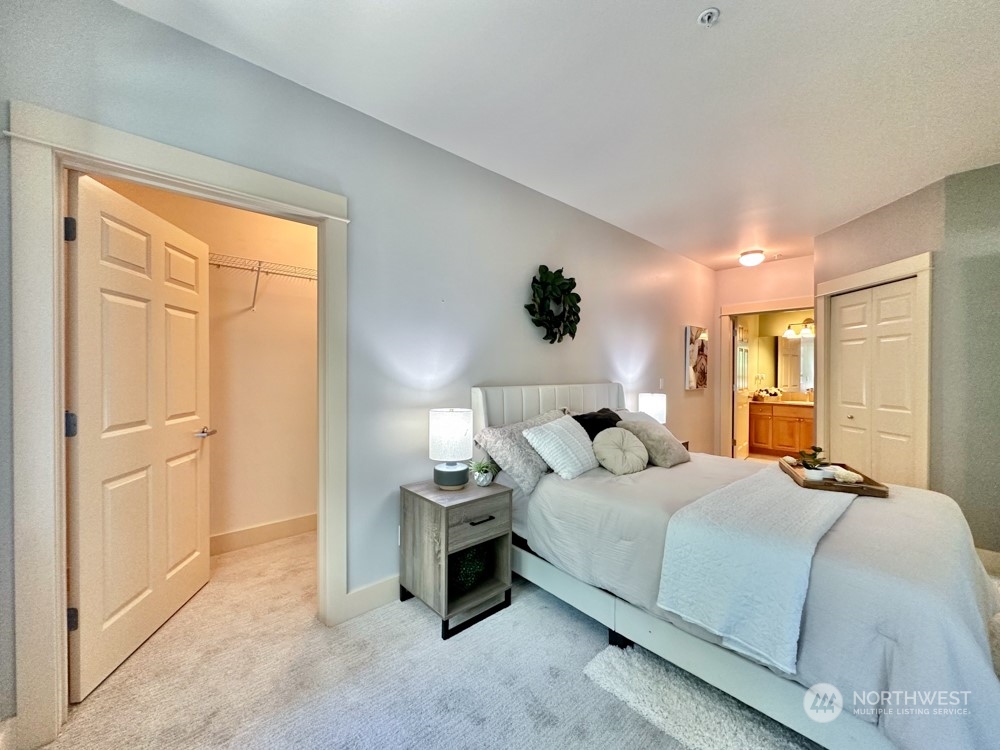 1419 Digby Place, Unit 309 Mount Vernon, WA 98274 - Photo 20 of 34 a bedroom with a bed and a window