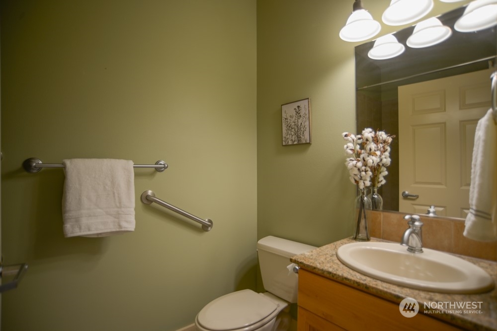 1419 Digby Place, Unit 309 Mount Vernon, WA 98274 - Photo 27 of 34 a bathroom with a sink mirror vanity and toilet
