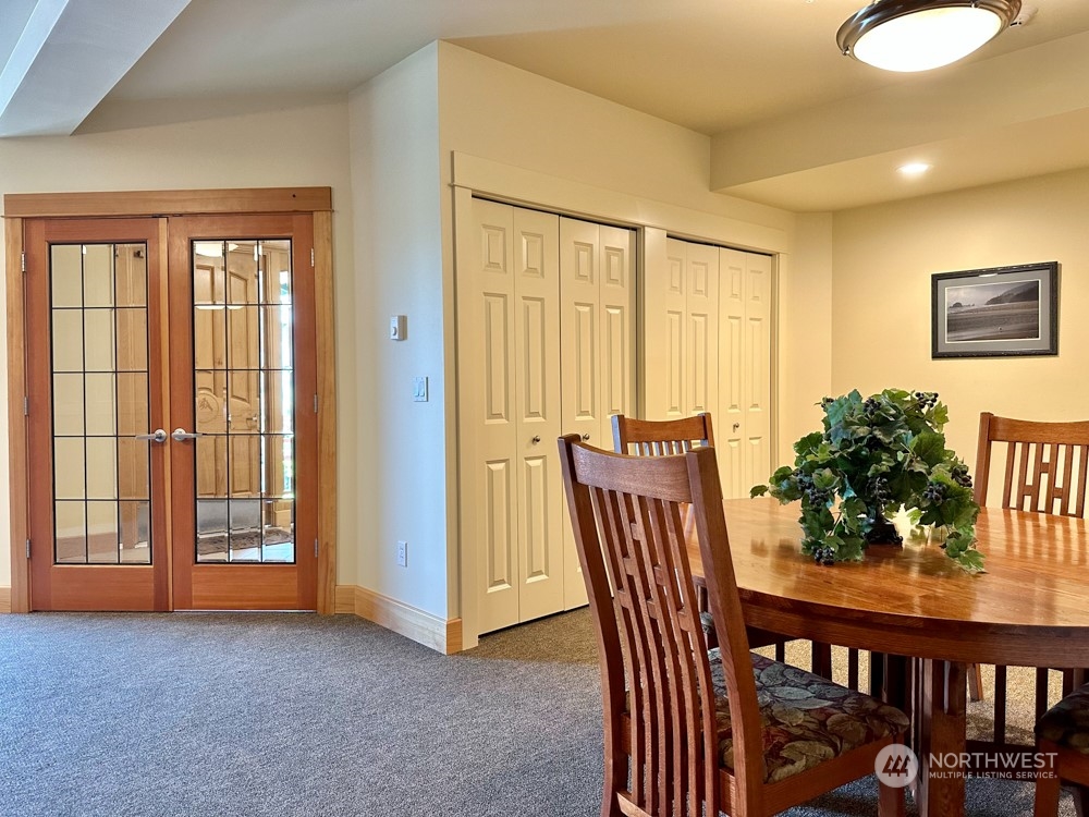 1419 Digby Place, Unit 309 Mount Vernon, WA 98274 - Photo 29 of 34 a view of a livingroom with furniture and a window