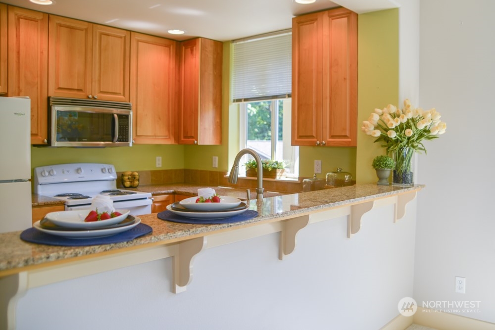 1419 Digby Place, Unit 309 Mount Vernon, WA 98274 - Photo 8 of 34 a kitchen with a sink and a stove top oven