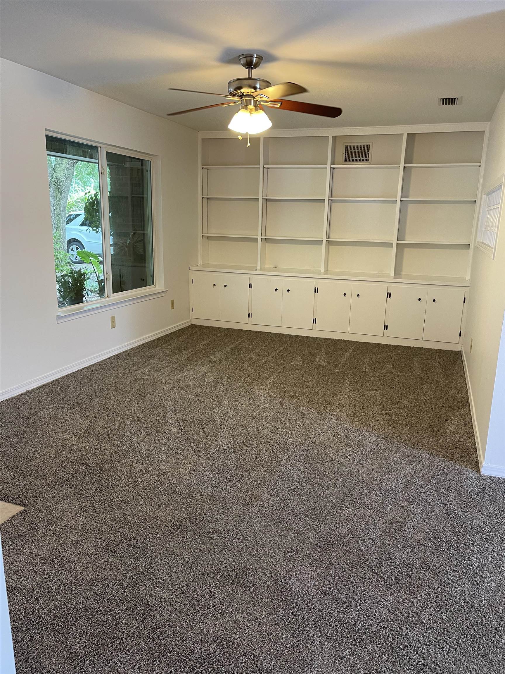 19195 Baldwin County Road 10 Foley, AL 36535 - Photo 5 of 24 Living Room