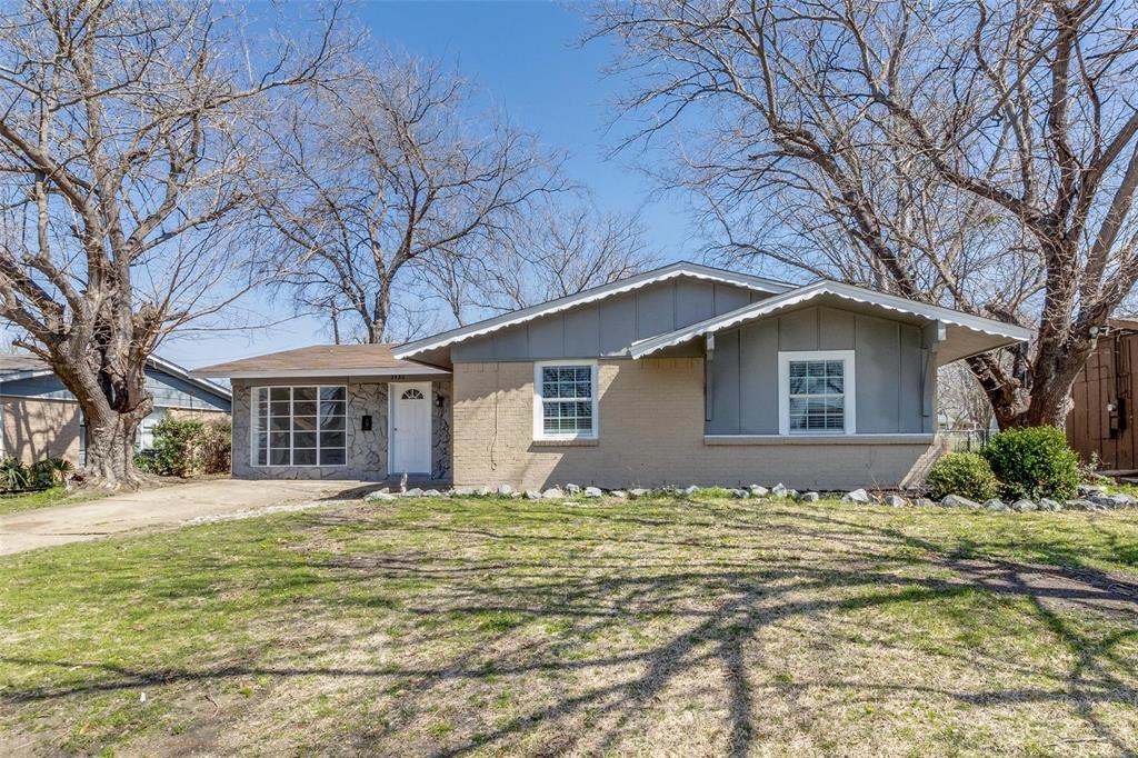 Ranch-style house with brick siding and a front lawn