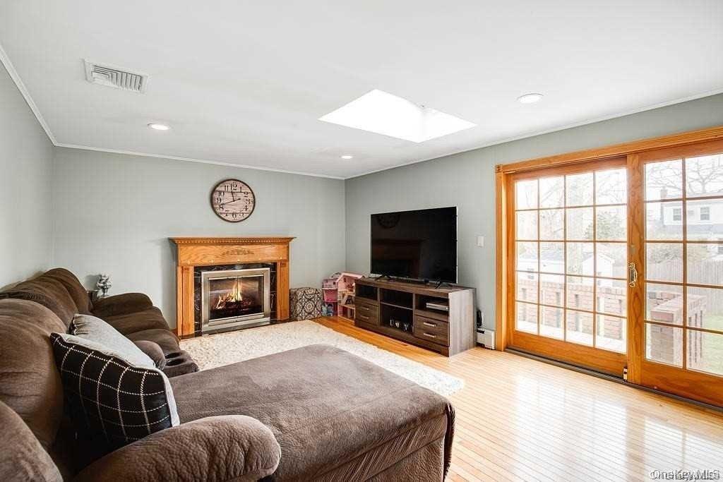 254 Haypath Road Old Bethpage, NY 11804 - Photo 6 of 11