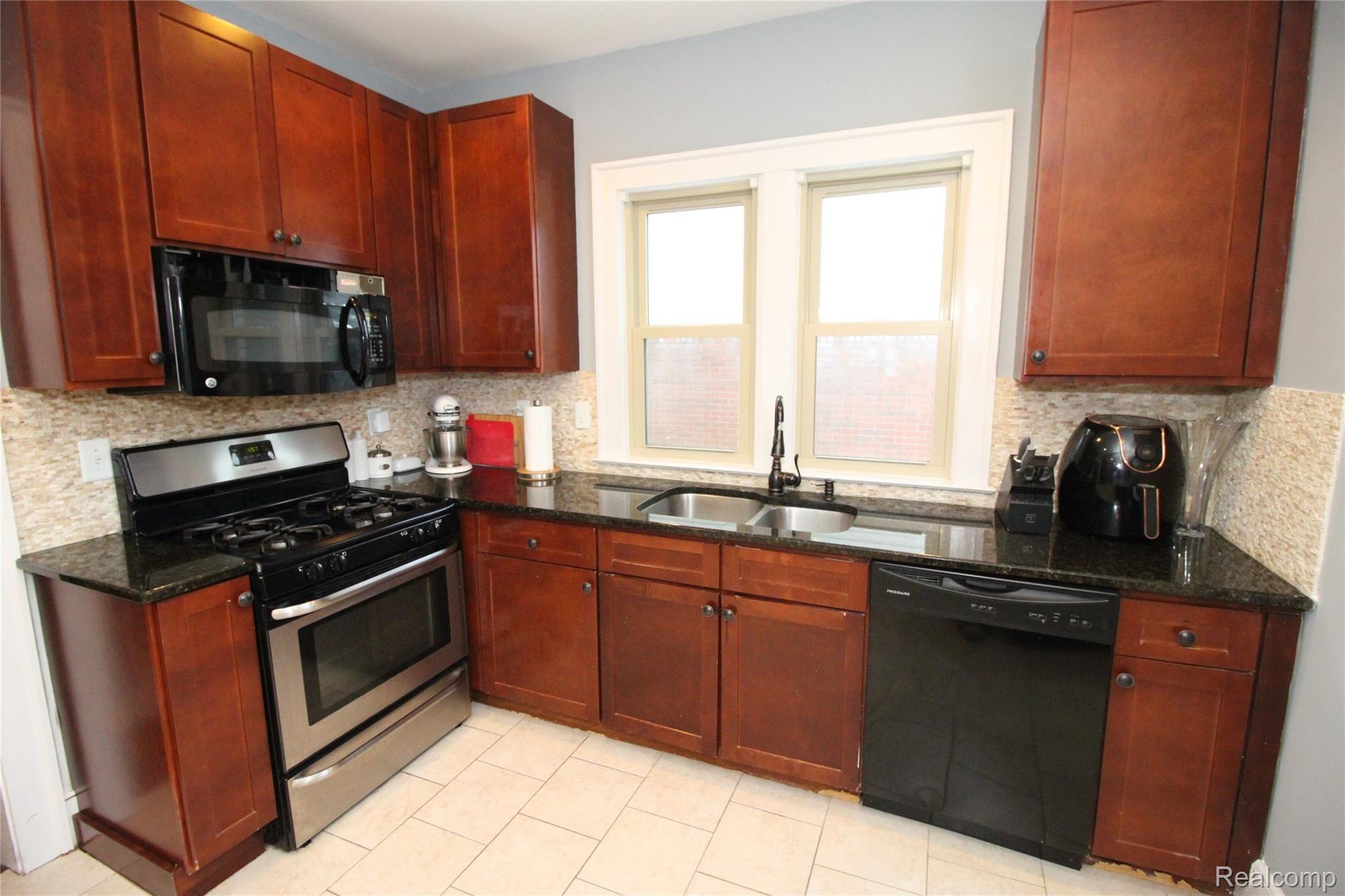 1376 Bedford Road Grosse Pointe, MI 48230 - Photo 21 of 49 IMG_0445.JPG