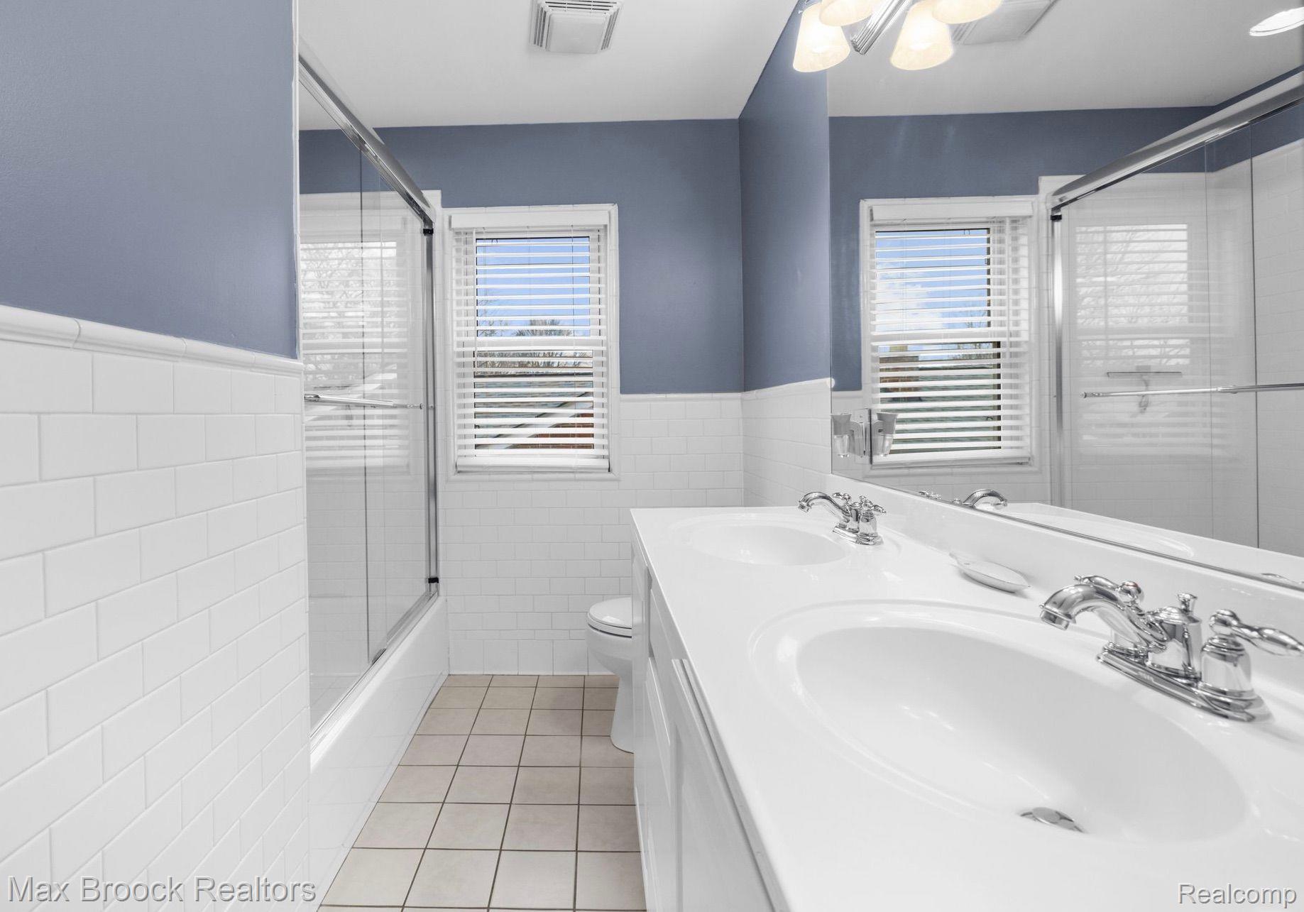2802 Derby Road Birmingham, MI 48009 - Photo 19 of 31 Guest Bath