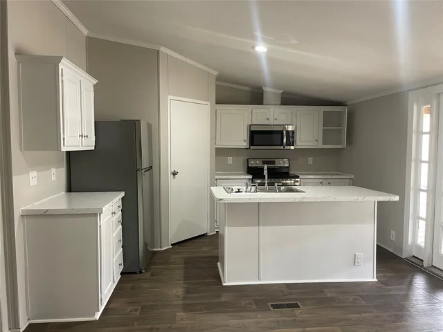 $1,600 | 15661 Deer Glen Lane, Conroe, TX 77302