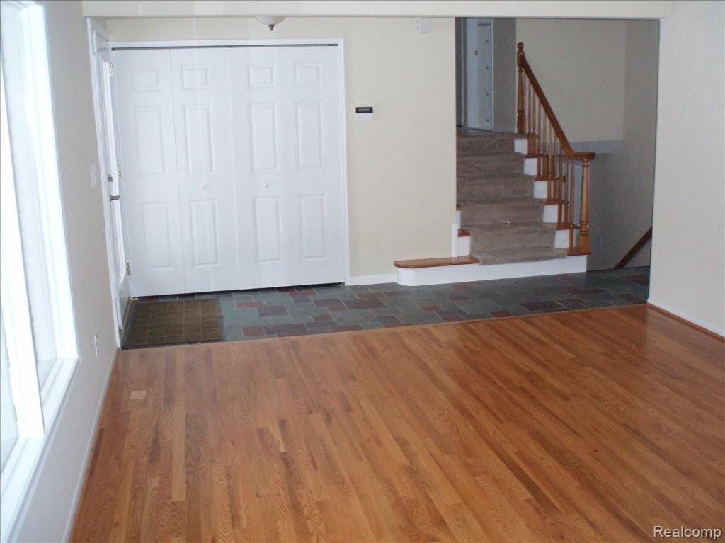 633 Millstone Drive Rochester, MI 48309 - Photo 7 of 17 living room
