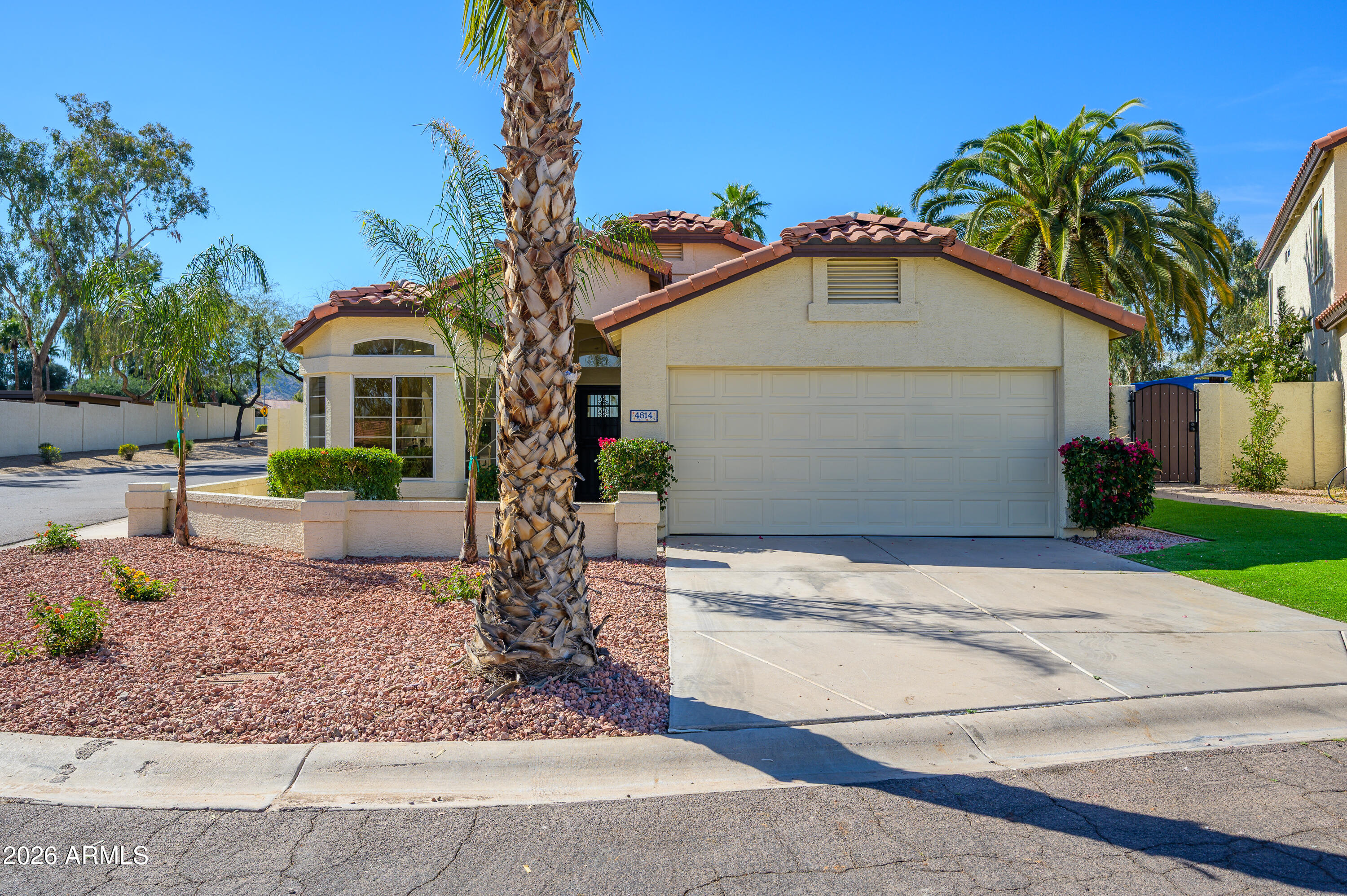 4814 East Monte Way Phoenix, AZ 85044 - Photo 29 of 42 a front view of a house with garden