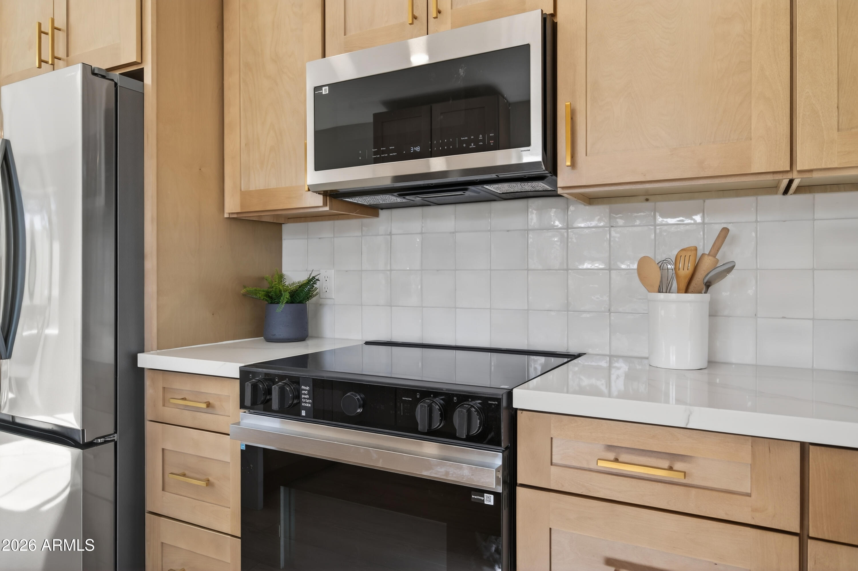 4814 East Monte Way Phoenix, AZ 85044 - Photo 8 of 42 a kitchen with a stove and a microwave