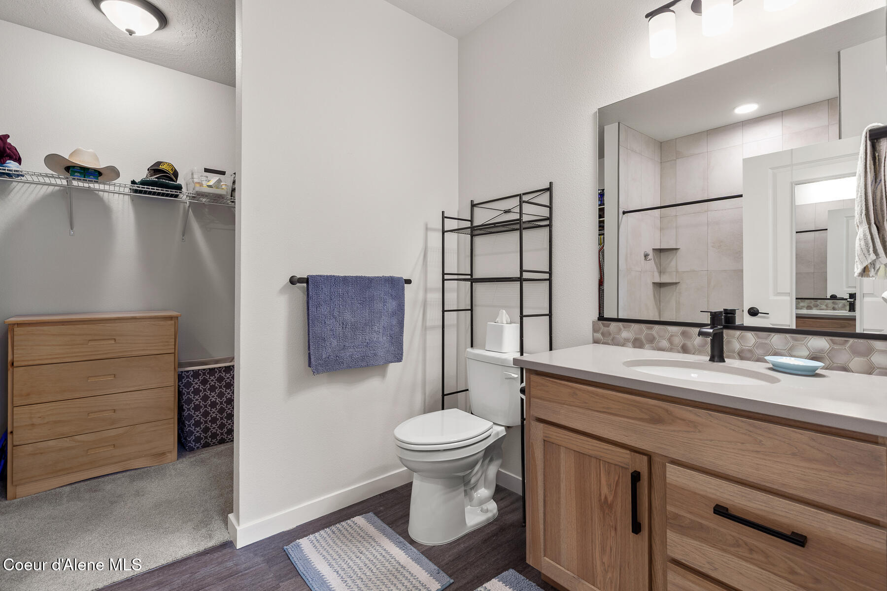 6510 North Atlas Road, Unit 102 Coeur D'Alene, ID 83815 - Photo 13 of 33 Primary Ensuite