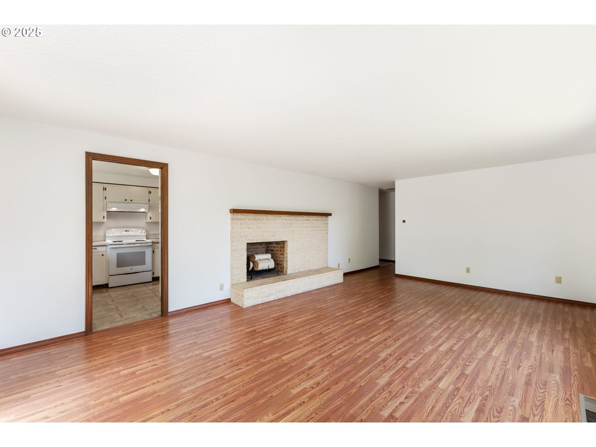 14417 Northwest Springville Road Portland, OR 97229 - Photo 5 of 34 Living Room
