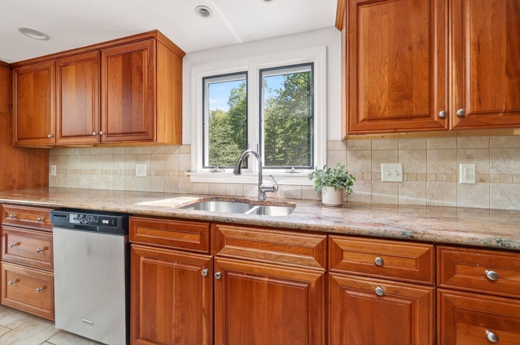 17 Woods Road Norwell, MA 02061 - Photo 12 of 37