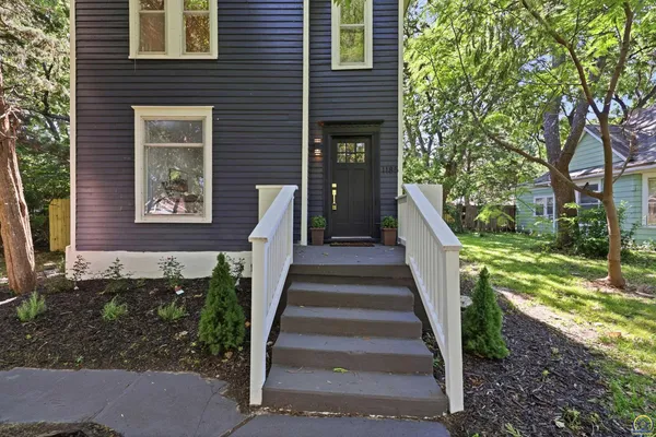 $184,900 | 1185 Southwest MacVicar Avenue, Topeka, KS 66604