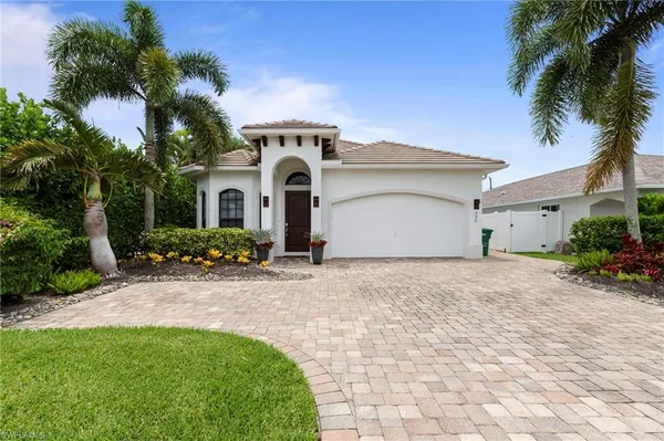 $1,390,000 | 538 104th Avenue North, Naples, FL 34108
