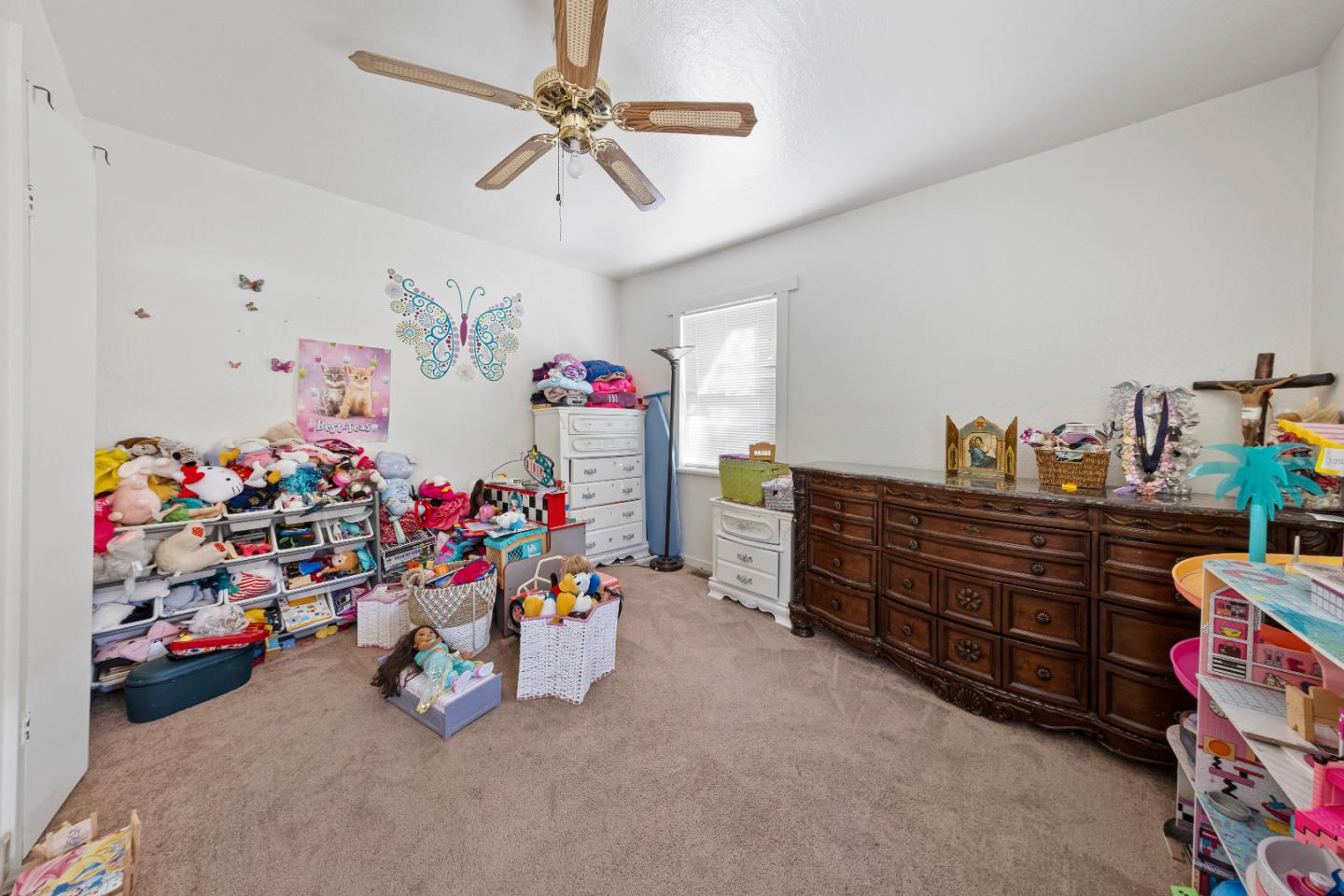 586 Monterey Road Morgan Hill, CA 95037 - Photo 7 of 16 a view of a room with toys