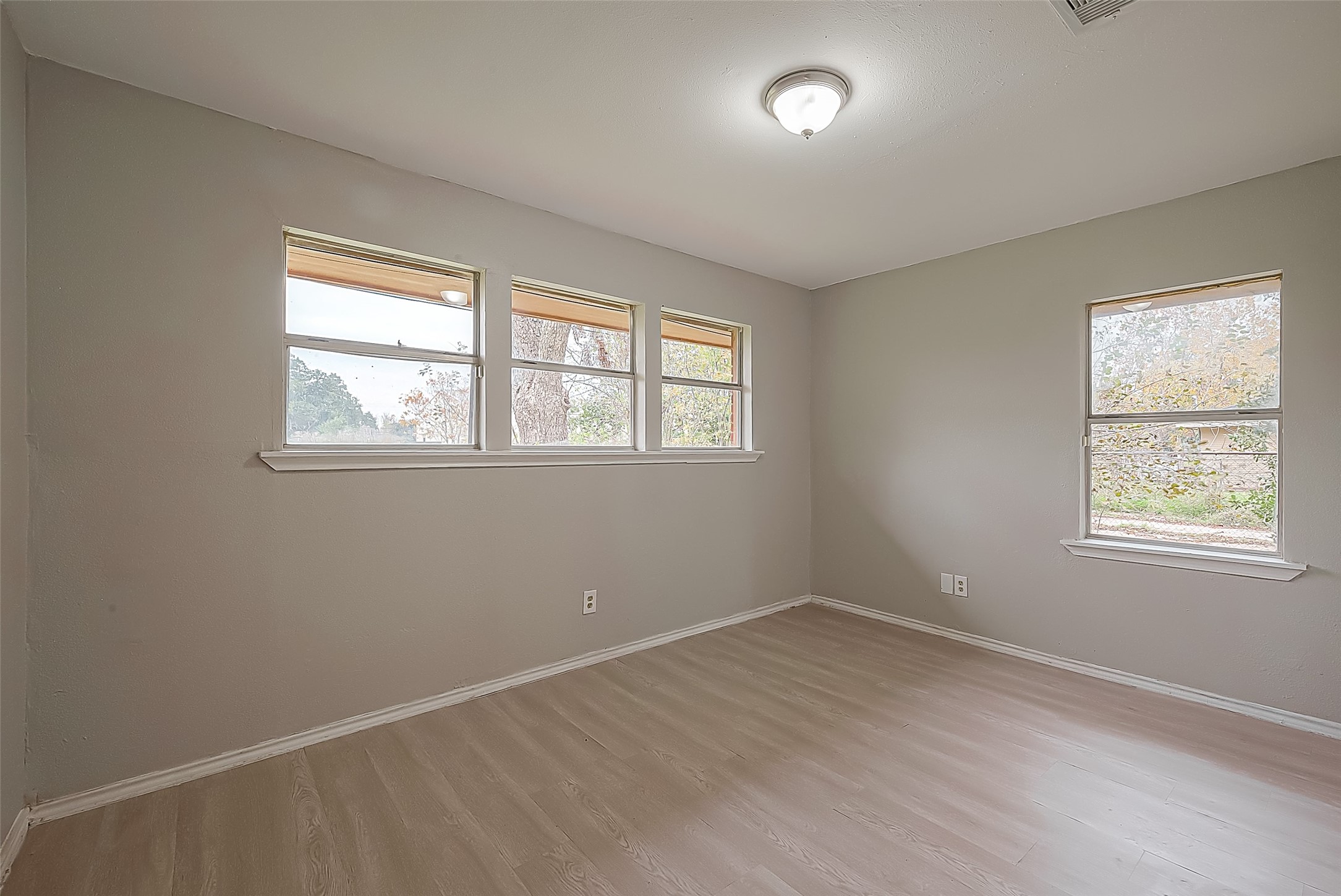 11615 Duane Street Houston, TX 77047 - Photo 10 of 14 an empty room with a window