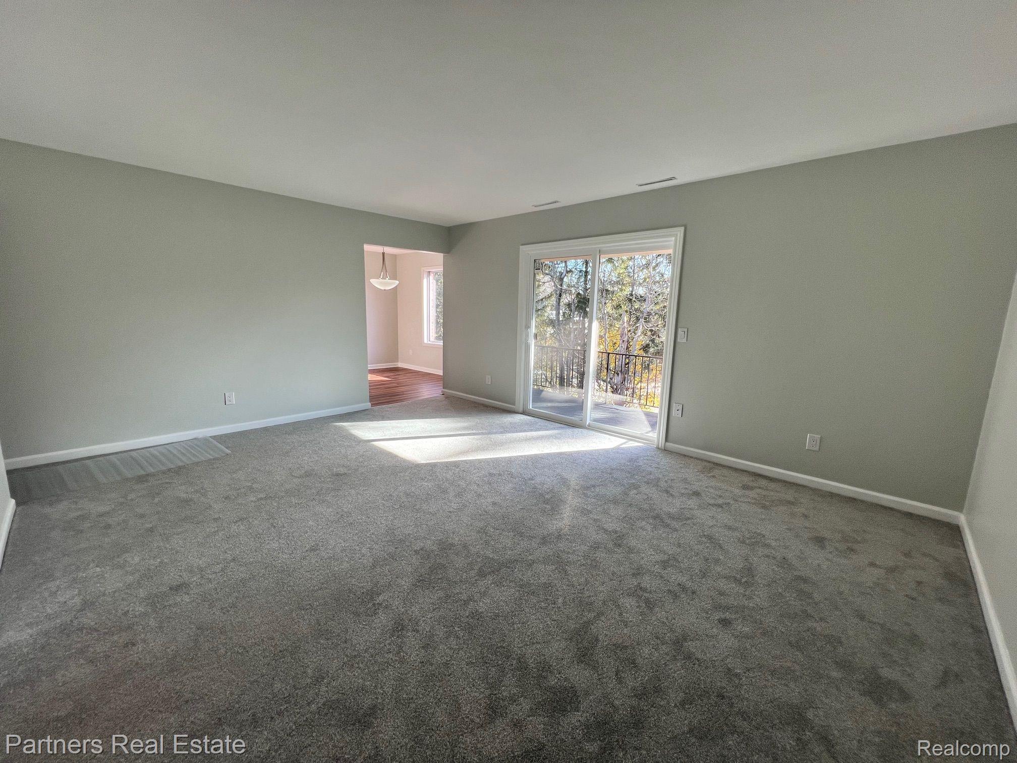 505 West Highland Road, Unit C10 Howell, MI 48843 - Photo 7 of 29 Living Room