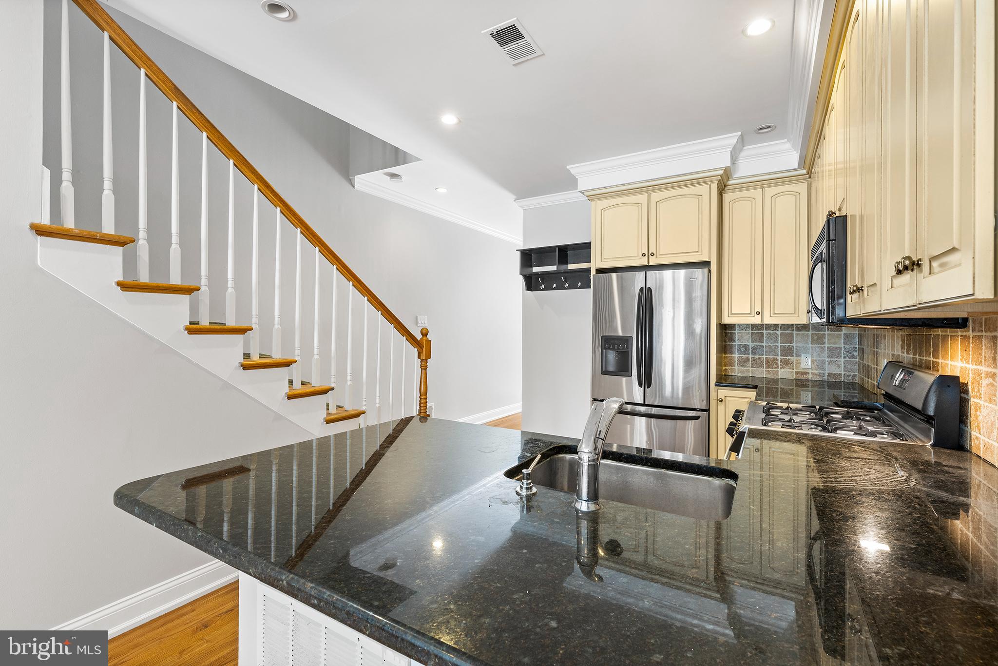 2317 Perot Street Philadelphia, PA 19130 - Photo 12 of 36