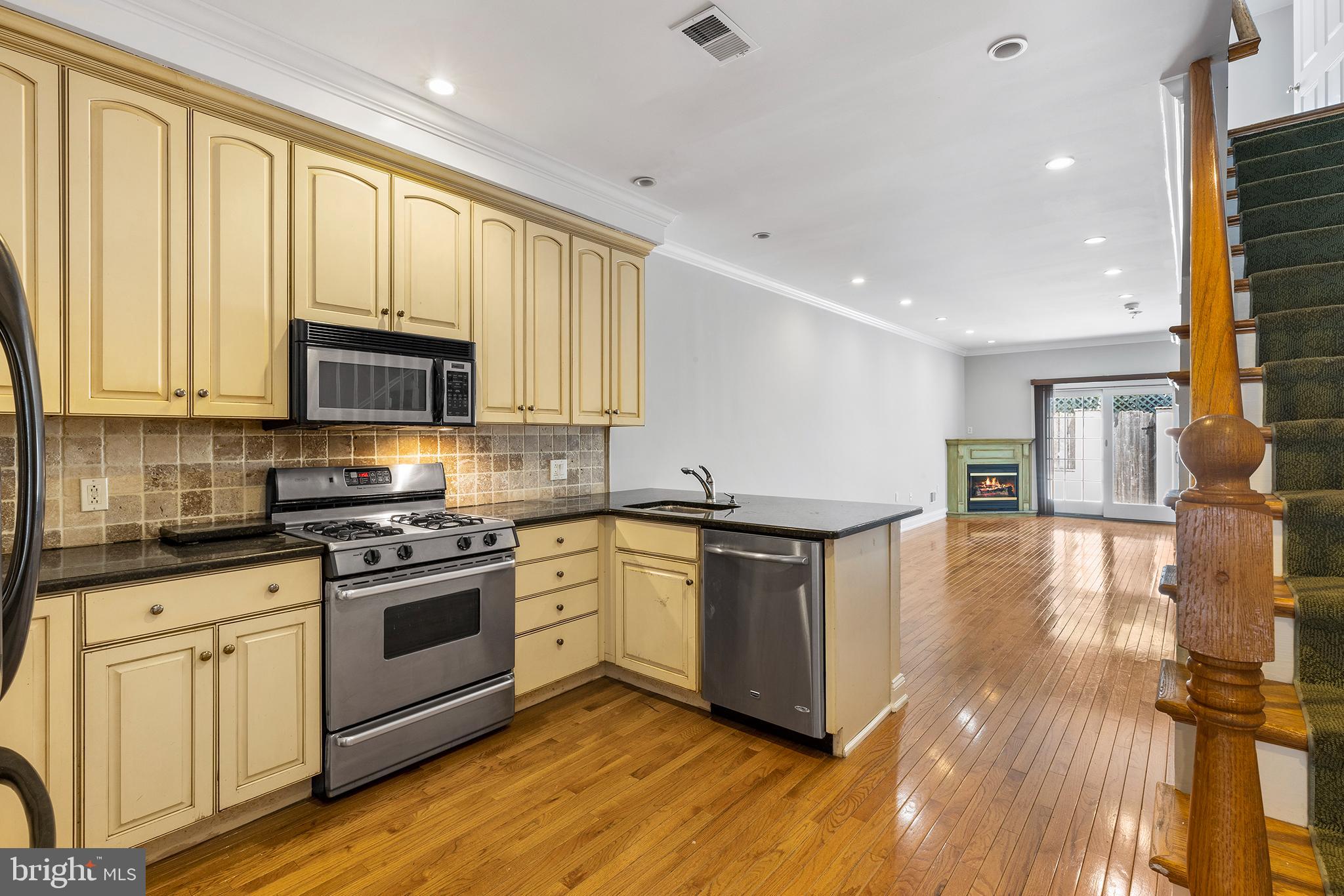 2317 Perot Street Philadelphia, PA 19130 - Photo 13 of 36