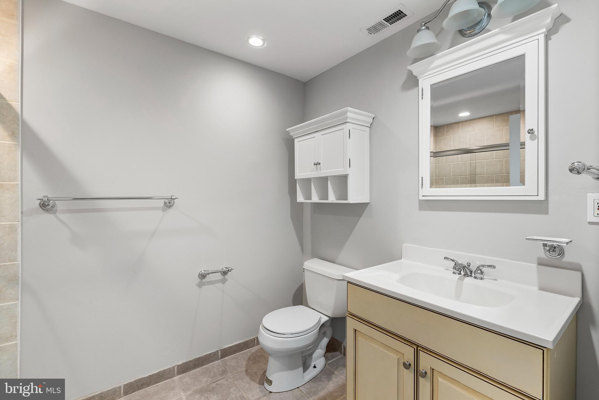 2317 Perot Street Philadelphia, PA 19130 - Photo 25 of 36 full bath - 2nd floor