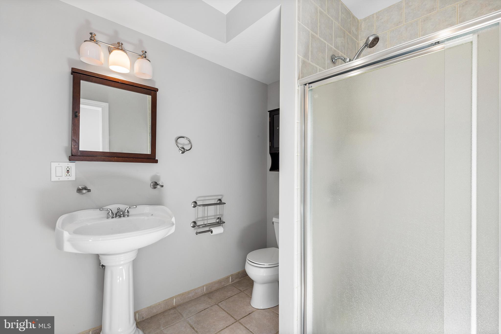 2317 Perot Street Philadelphia, PA 19130 - Photo 32 of 36 full bath - 3rd floor