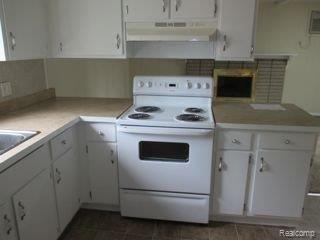 40939 Pickett Ridge Road Sterling Heights, MI 48313 - Photo 5 of 13 kitchen.jpg