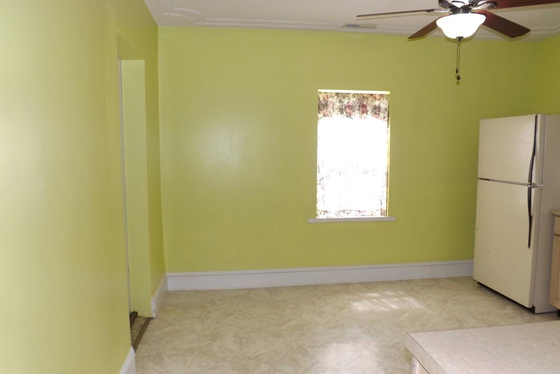 146 Landreth Street Spring City, TN 37381 - Photo 12 of 37 breakfast area