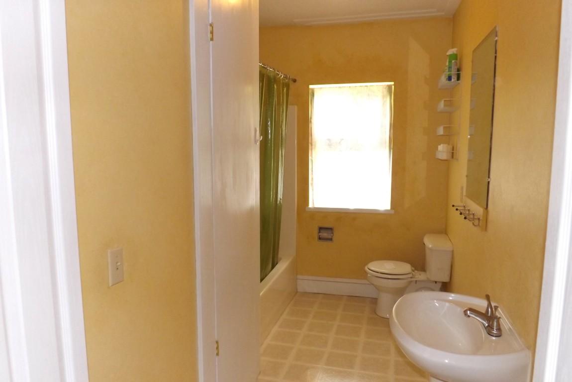 146 Landreth Street Spring City, TN 37381 - Photo 24 of 37 bathroom