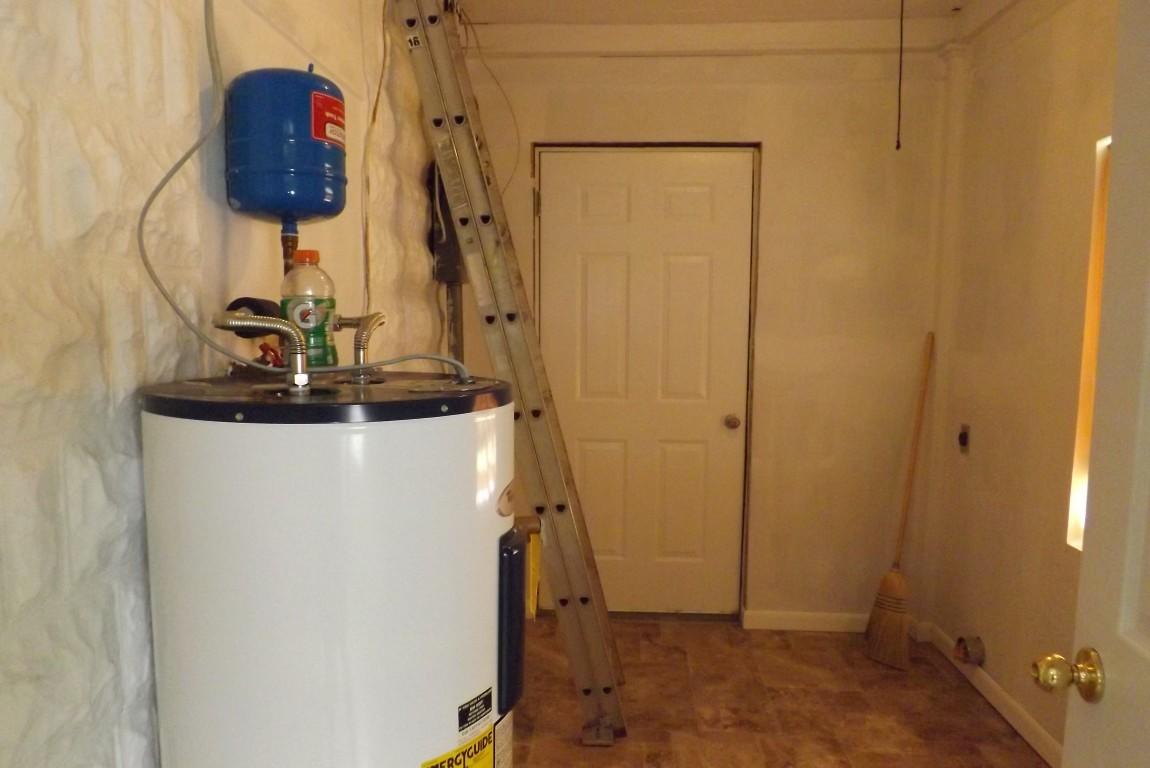146 Landreth Street Spring City, TN 37381 - Photo 30 of 37 laundry area