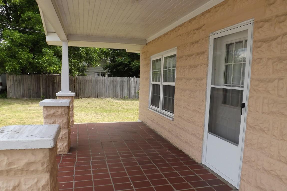 146 Landreth Street Spring City, TN 37381 - Photo 4 of 37 covered porch