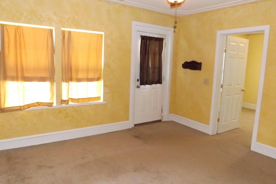146 Landreth Street Spring City, TN 37381 - Photo 6 of 37 front entry