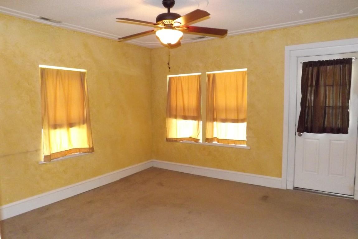 146 Landreth Street Spring City, TN 37381 - Photo 7 of 37 living area