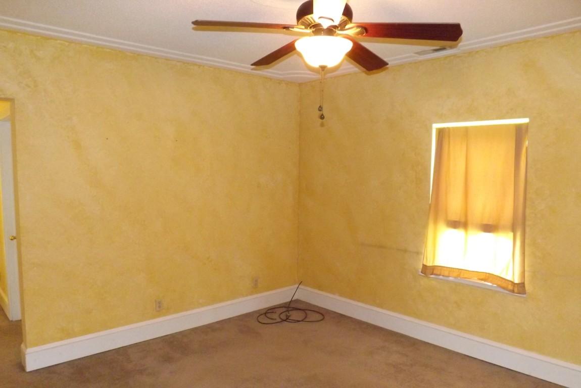 146 Landreth Street Spring City, TN 37381 - Photo 8 of 37 living area 2