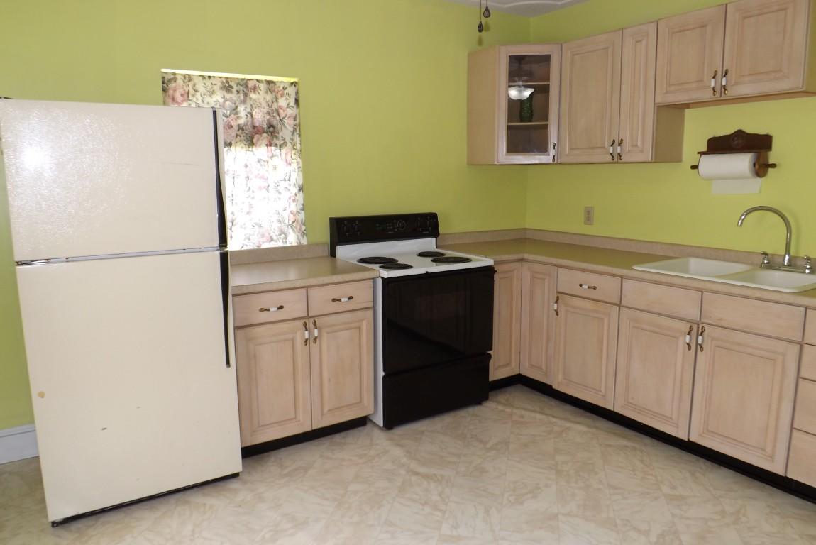 146 Landreth Street Spring City, TN 37381 - Photo 10 of 37 kitchen 2